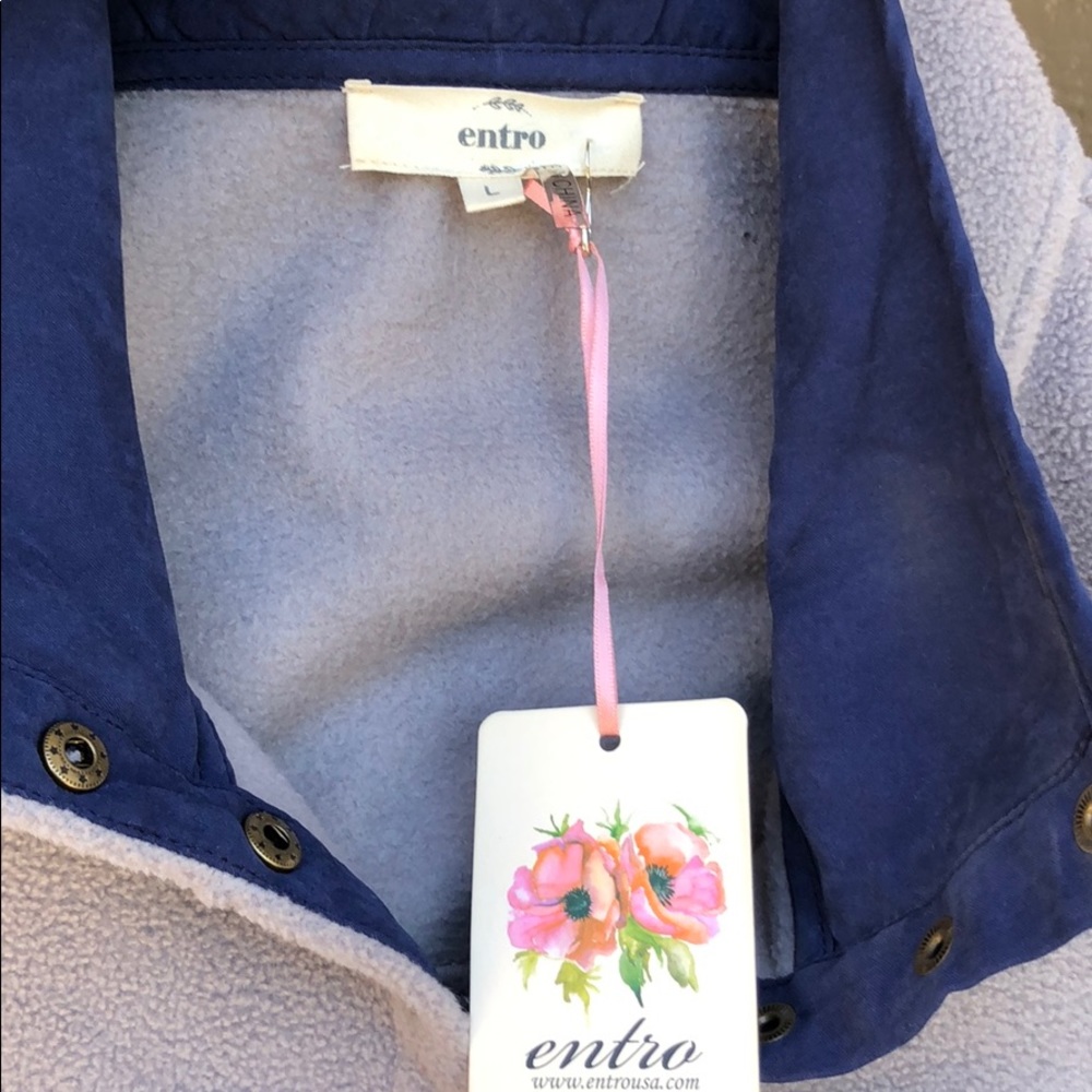 Entro Fuzzy Pull Over - Picture 6 of 6